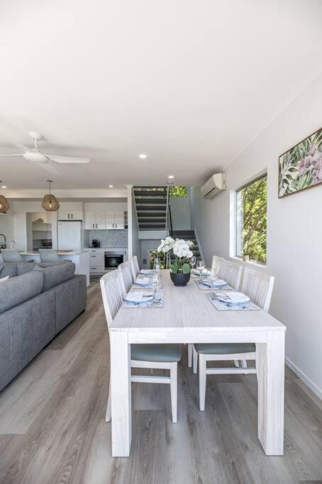 10 Andari, Sunshine ~ Beachside Luxury