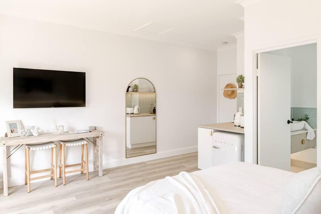 Coastal Luxe With Pool ~ Walk To Noosa River *