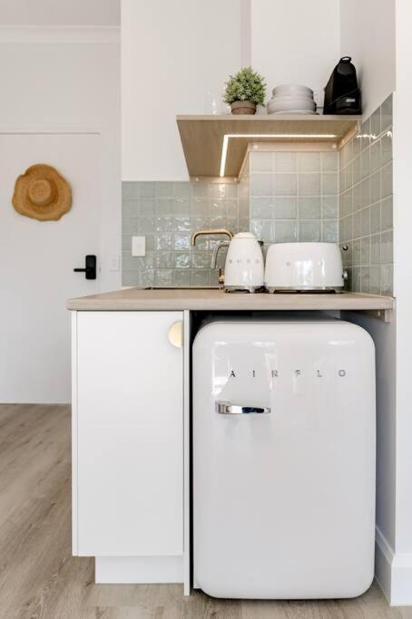 Coastal Luxe With Pool ~ Walk To Noosa River Apartment