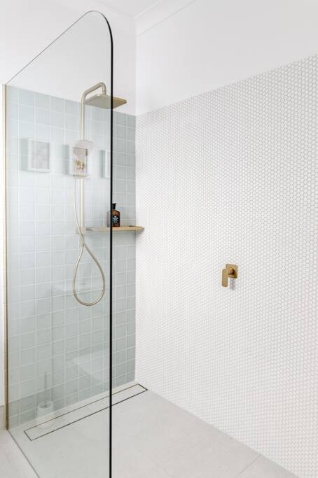 Apartment Coastal Luxe With Pool ~ Walk To Noosa River *