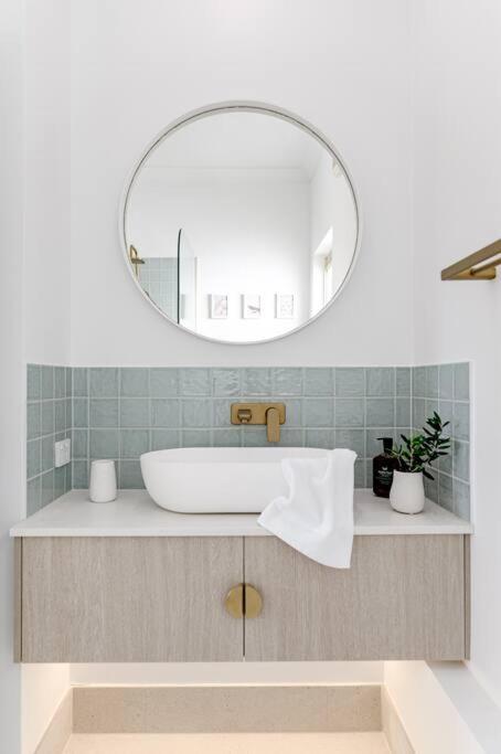 Coastal Luxe With Pool ~ Walk To Noosa River *