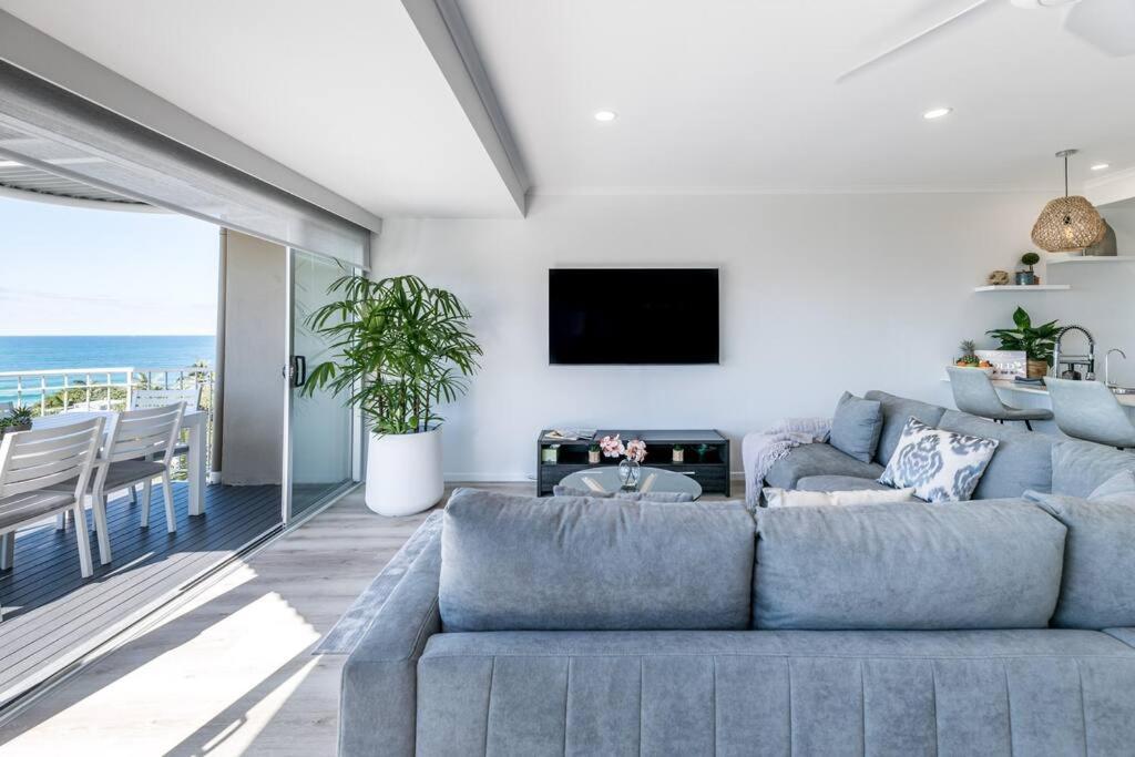 10 Andari, Sunshine ~ Beachside Luxury Apartment *