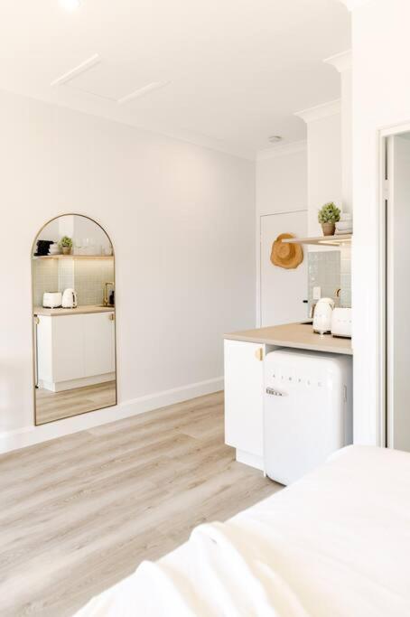 Coastal Luxe With Pool ~ Walk To Noosa River Apartment *