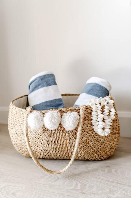 Coastal Luxe With Pool ~ Walk To Noosa River Apartment