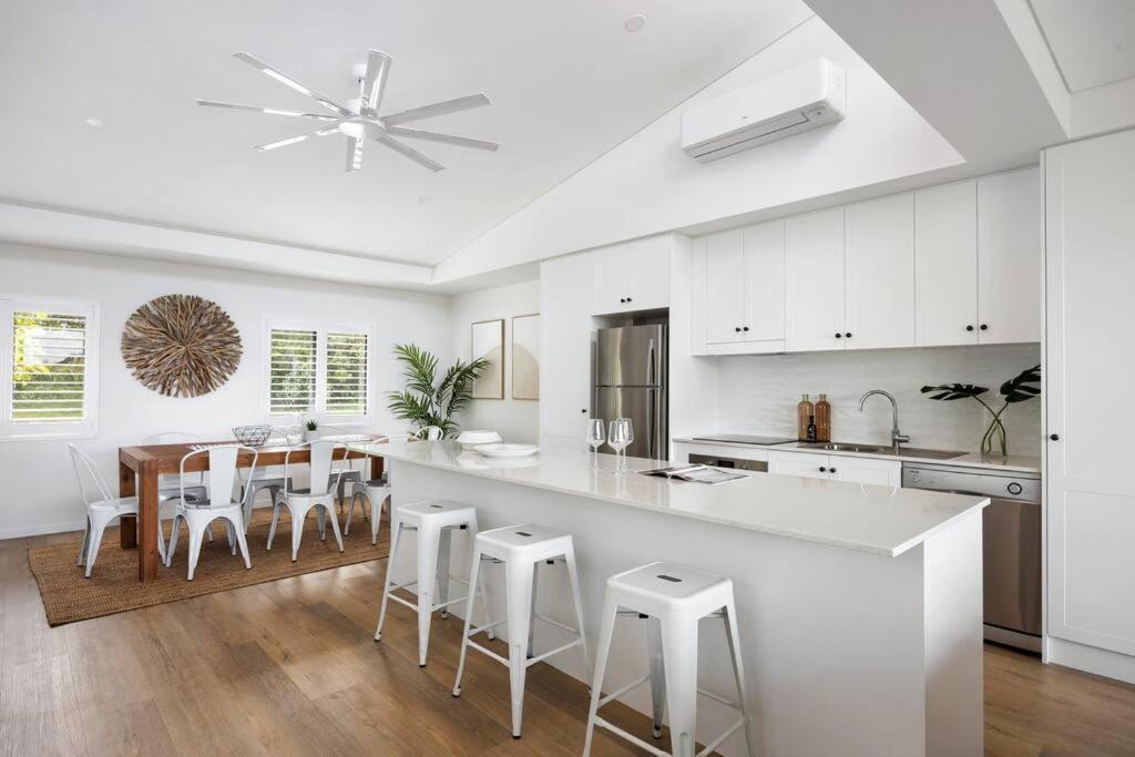 Salty On Stevens St ~ Views & Rooftop Deck Apartamento Sunshine Beach