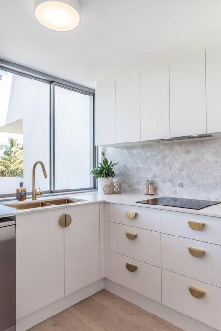 'sunrise Central', Pool, Views & 1 Min To Apartment Sunrise Beach