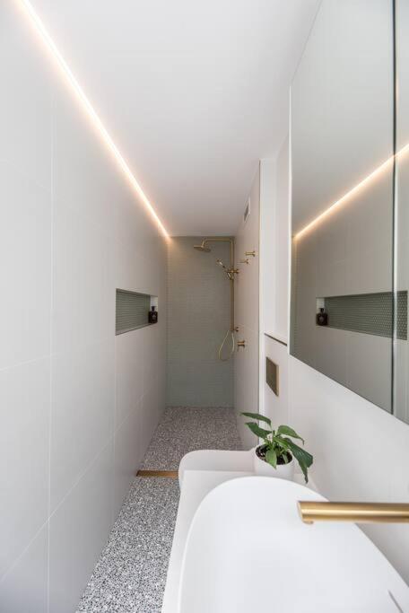 'sunrise Central', Pool, Views & 1 Min To Apartment