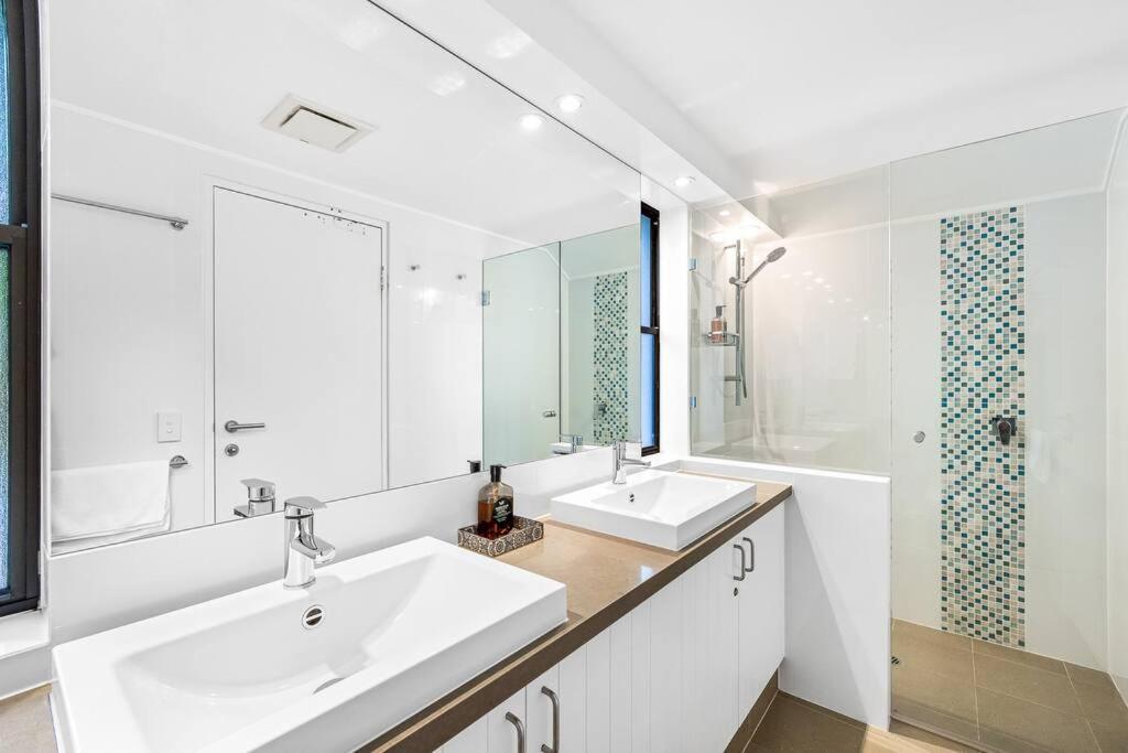 Apartment Salt ~ Luxury ~ Location ~ Ocean Views