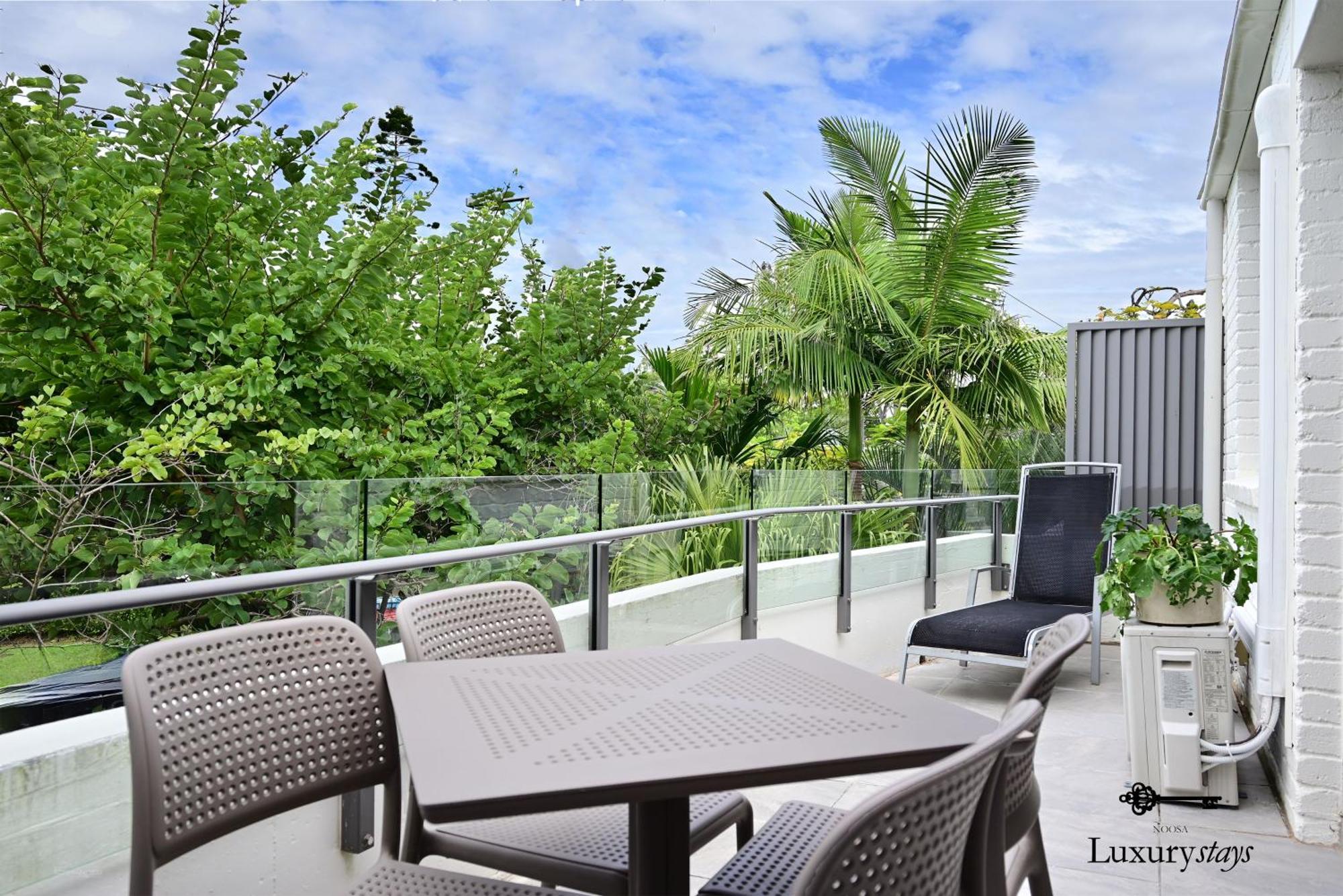 Apartment International 122 *