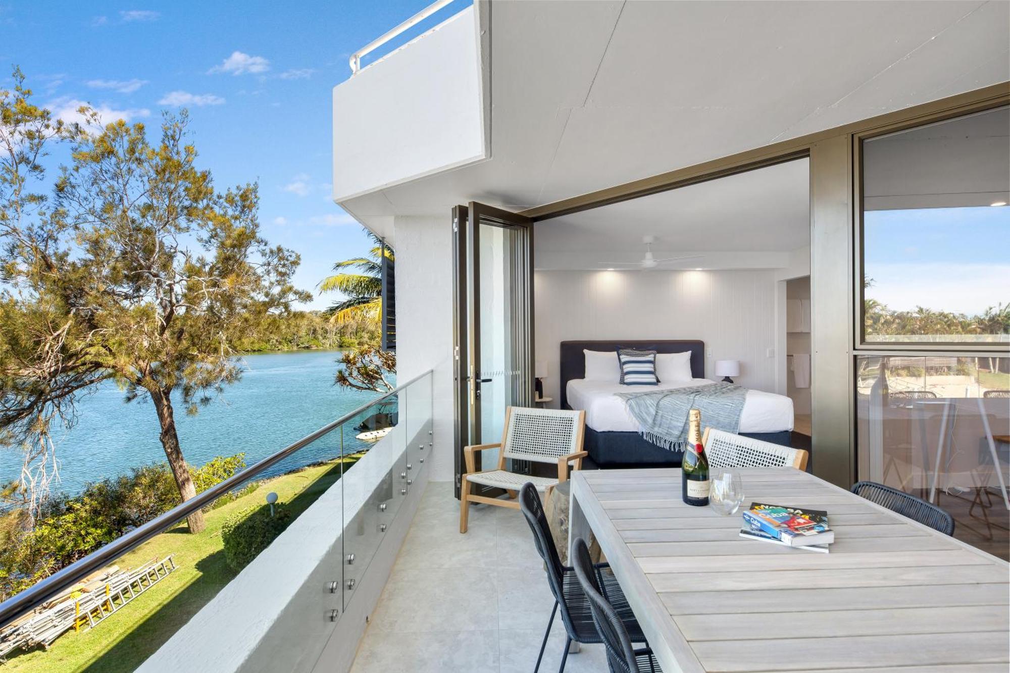 Apartment Modern Aqua Haven With Pool Pisces 5