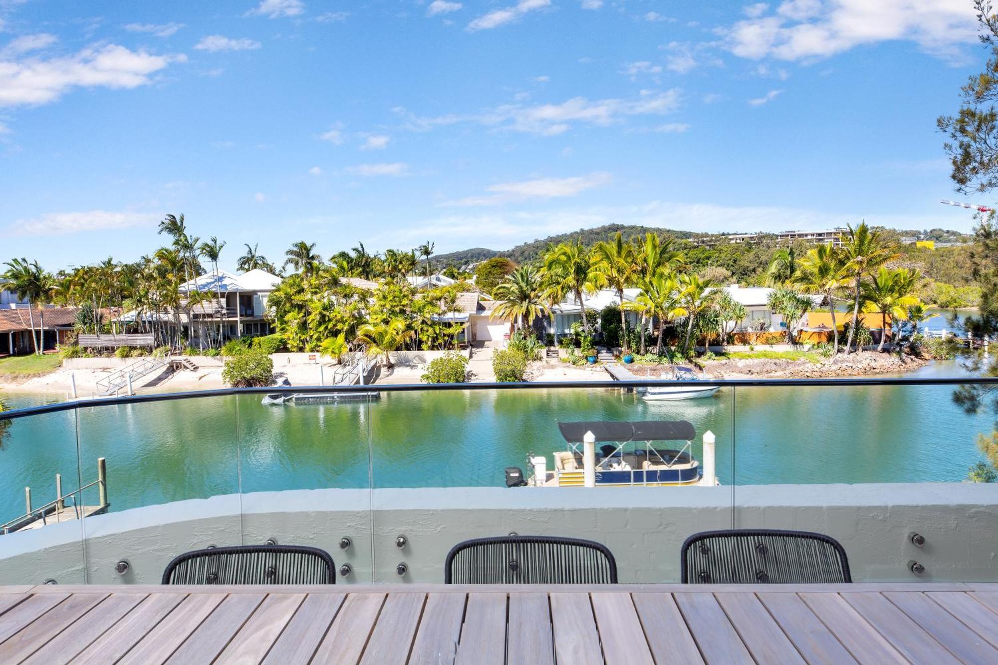 Modern Aqua Haven With Pool Pisces 5 Apartment