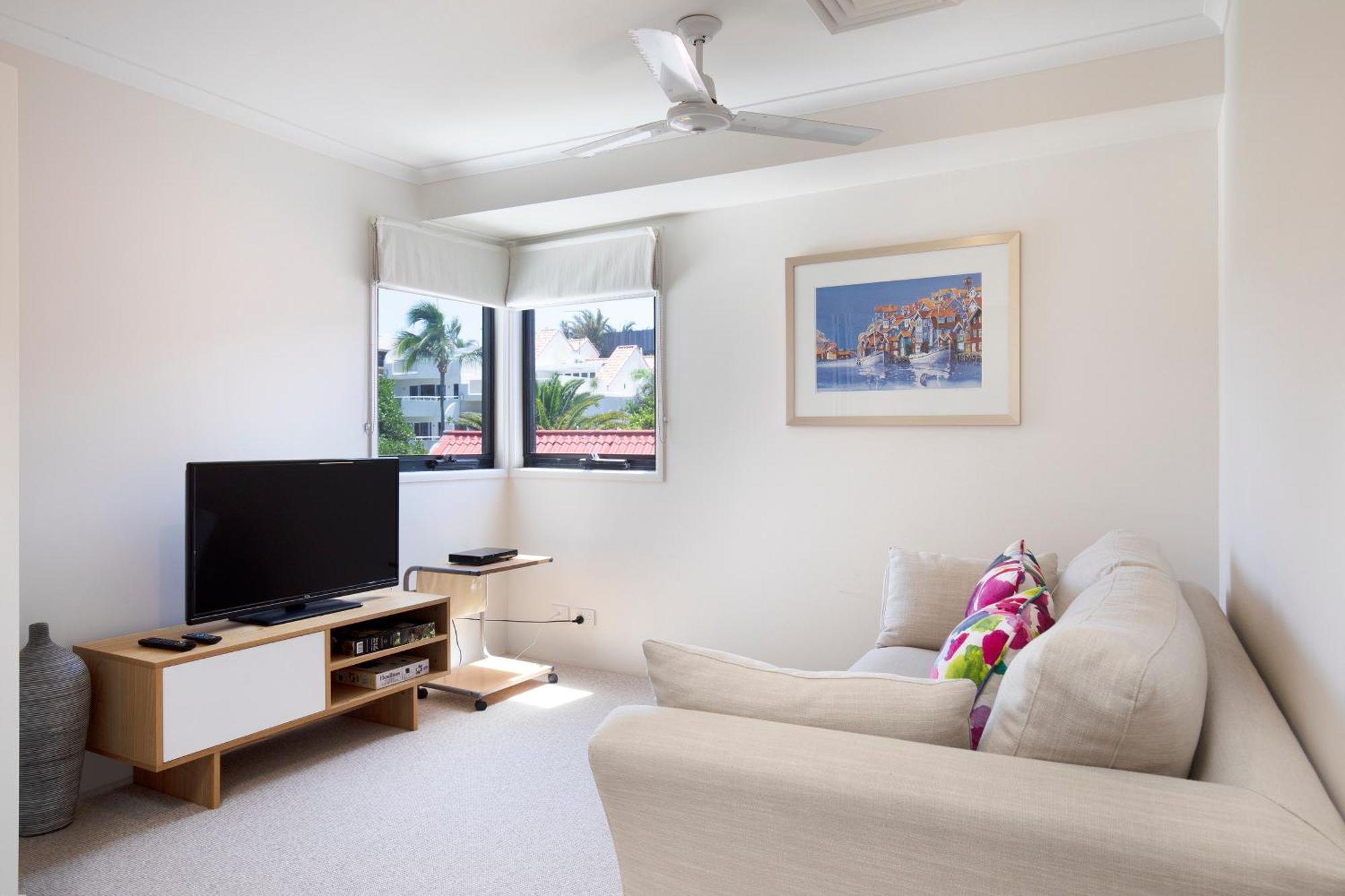 Wake Up To Ocean Views In Stylish Comfort Apartamento