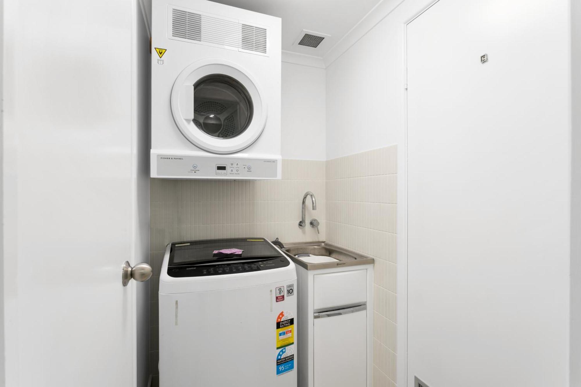 Aparthotel Noosa Tropicana 4*