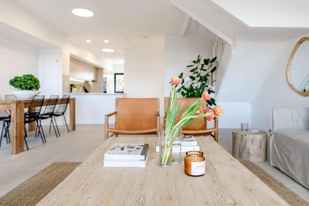 Pooch Friendly Renovated Retreat With Views * Sunrise Beach