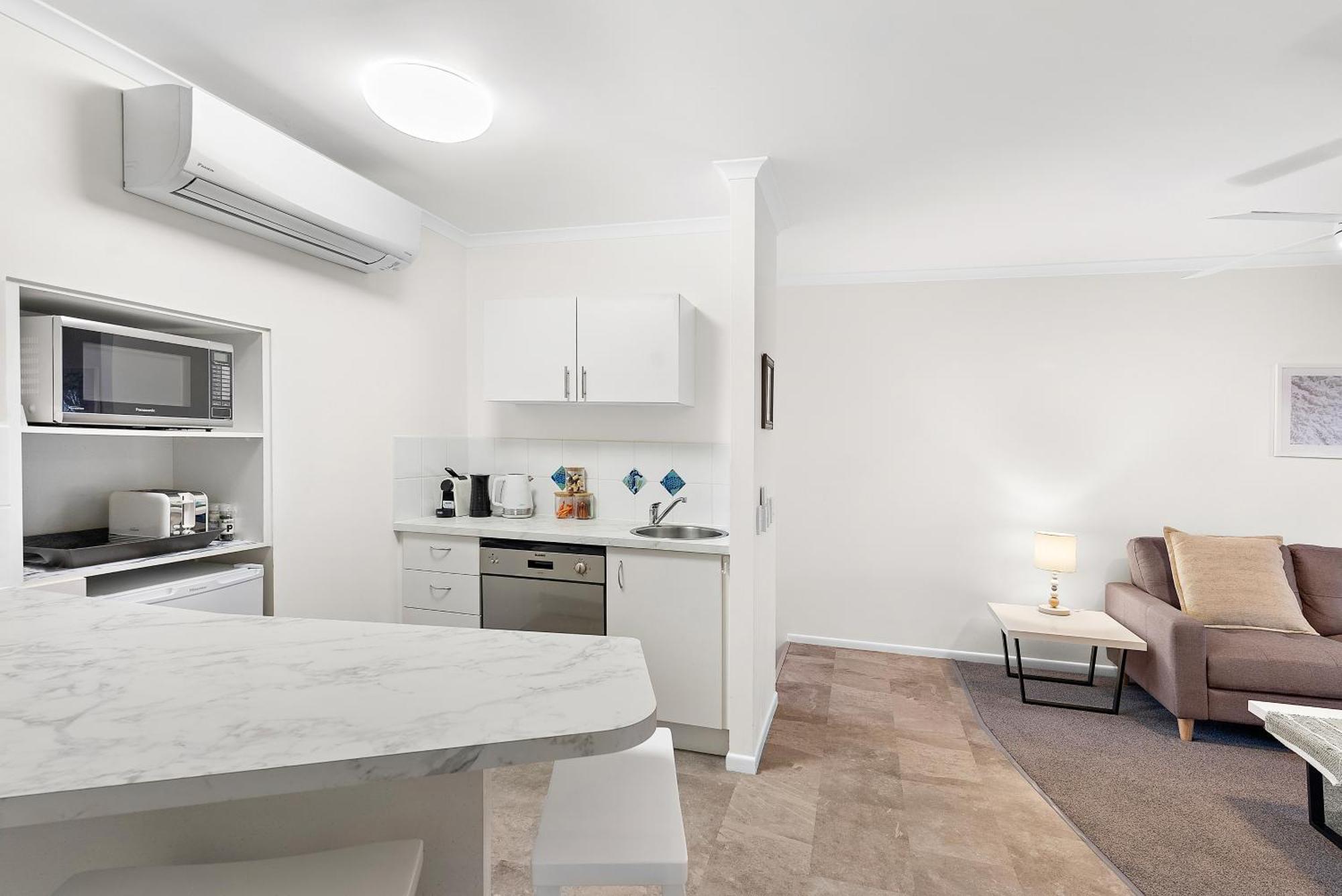 Apartment Upstairs 1 Bedroom Unit In