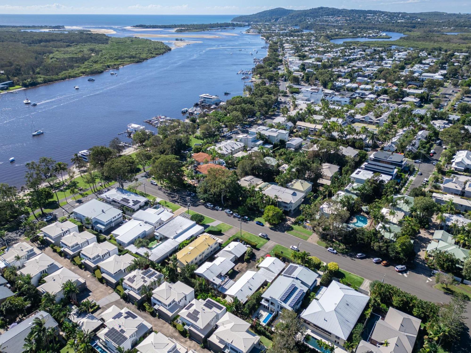 Large Gem - Off Gympie Terrace Apartment *