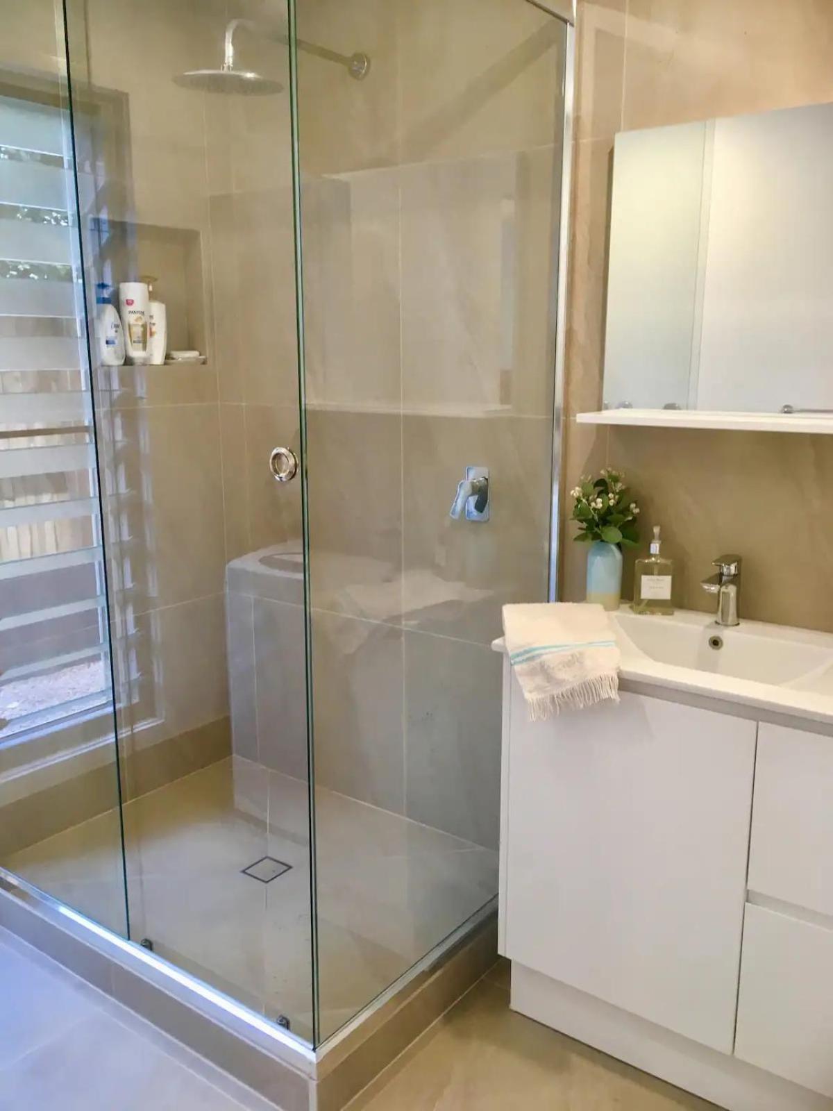 Bliss - Self Contained, Pool, Tennis, Gym * Noosa Heads