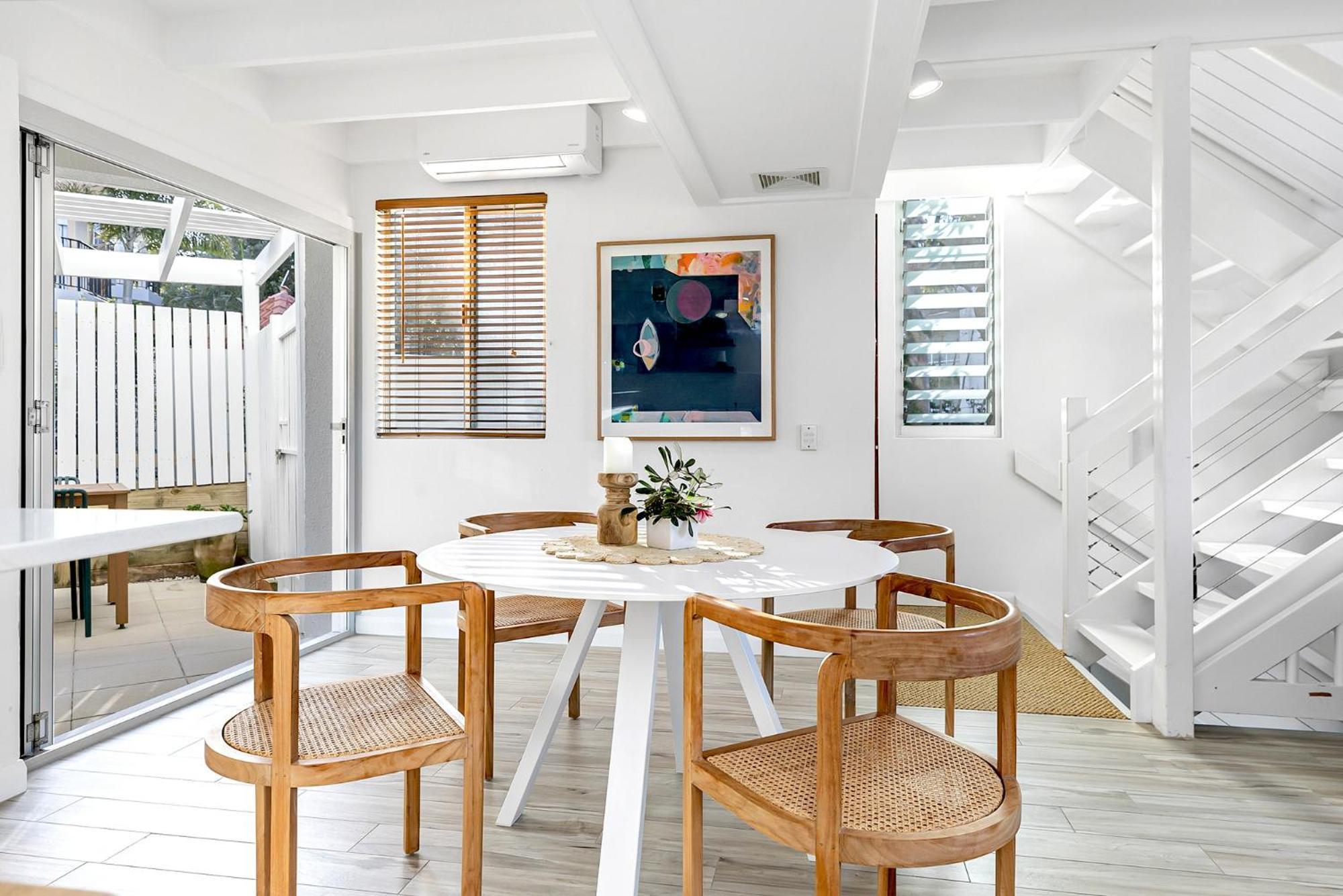 2-bed Coastal Haven With Pool By Sunshine Holiday home
