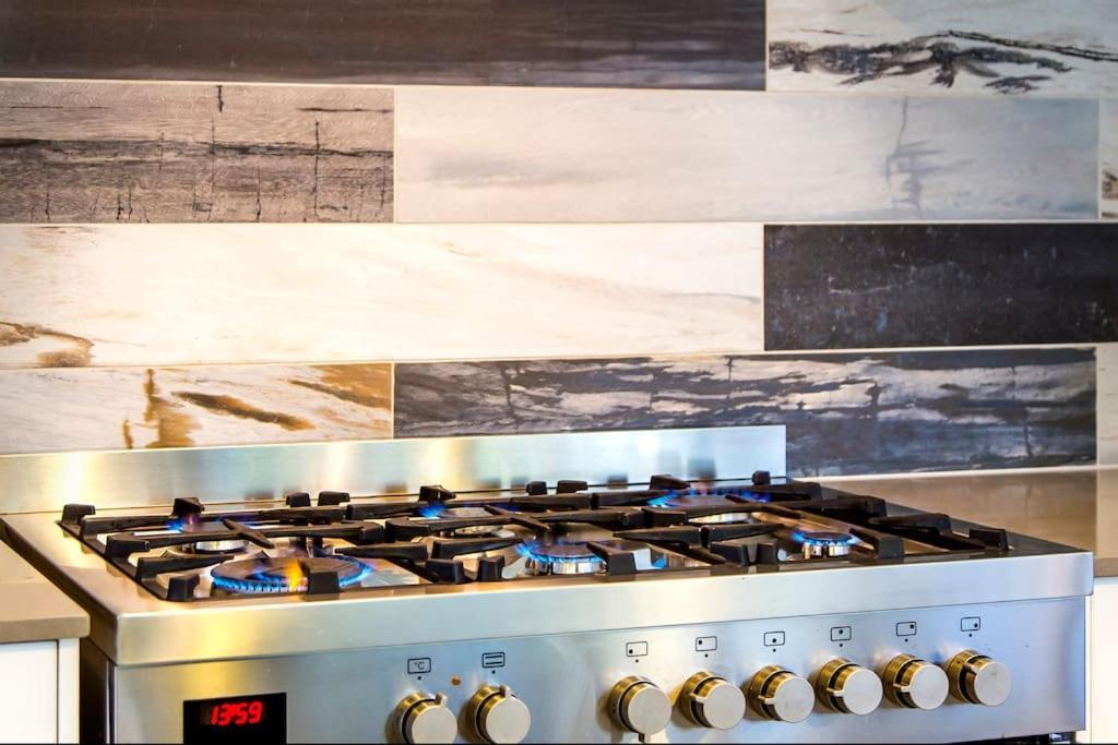 Serenity Retreat Noosa, Private Home With Solar Heated Pool * Noosaville