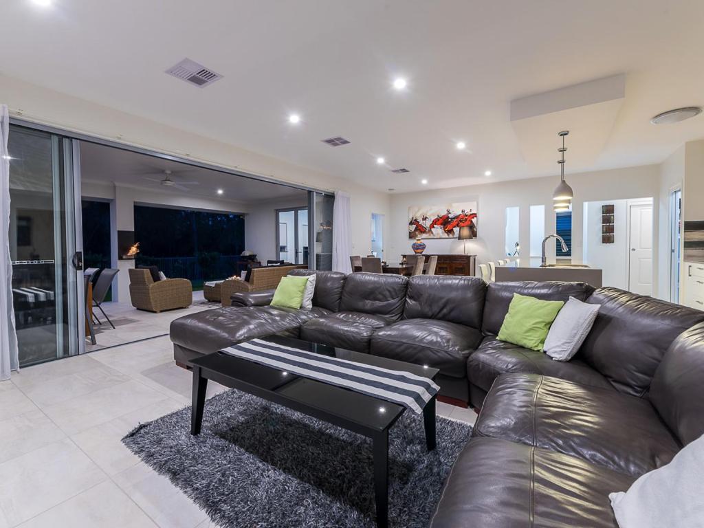 Serenity Retreat Noosa, Private Home With Solar Heated Pool * Noosaville