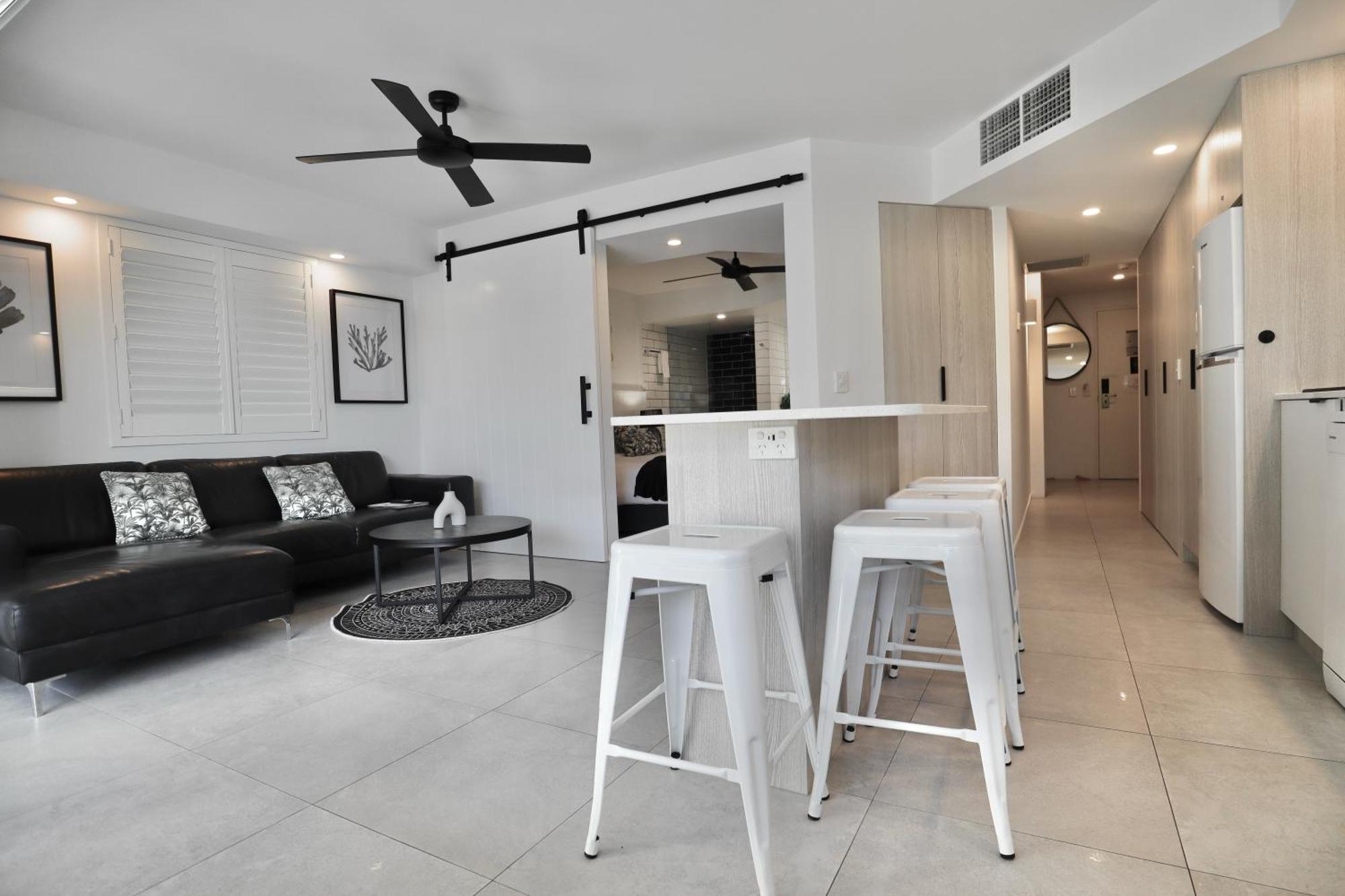225 2 Bedroom Garden Oasis French Quarter *