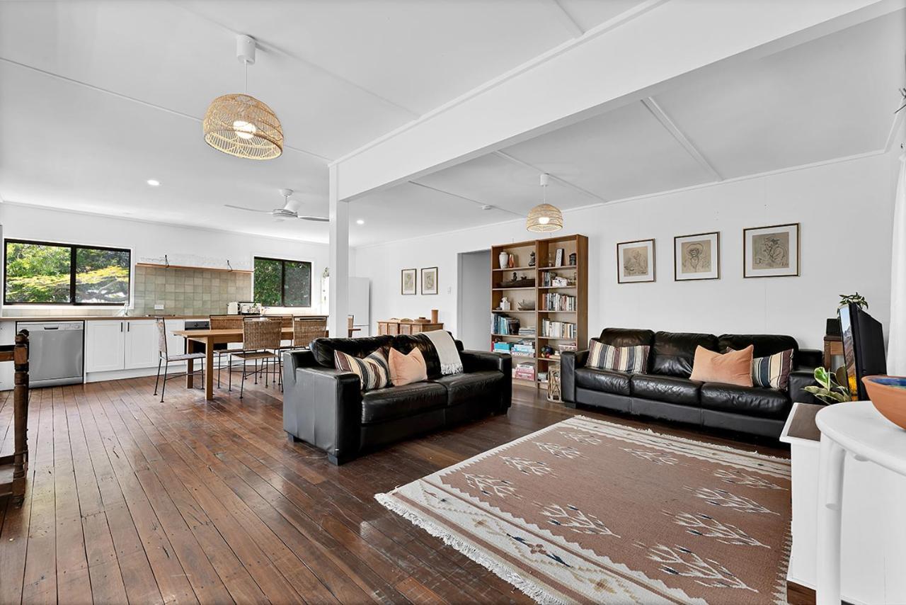 Charming Lakeside Retreat Holiday home Cootharaba