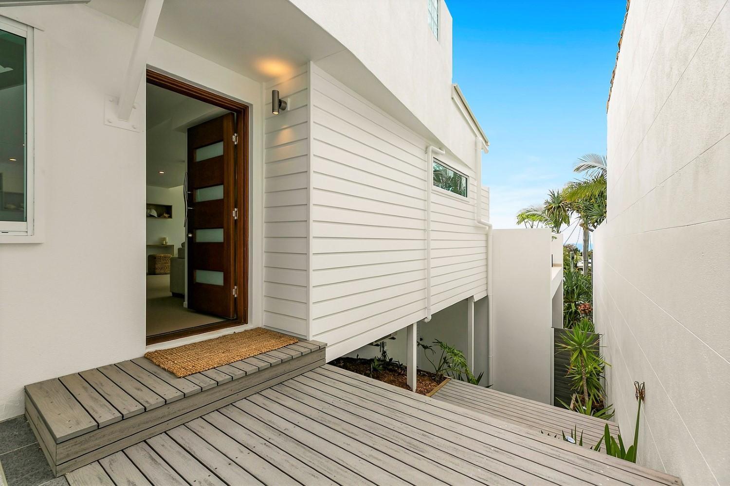 Seashells On Sunrise, Sunrise Apartment