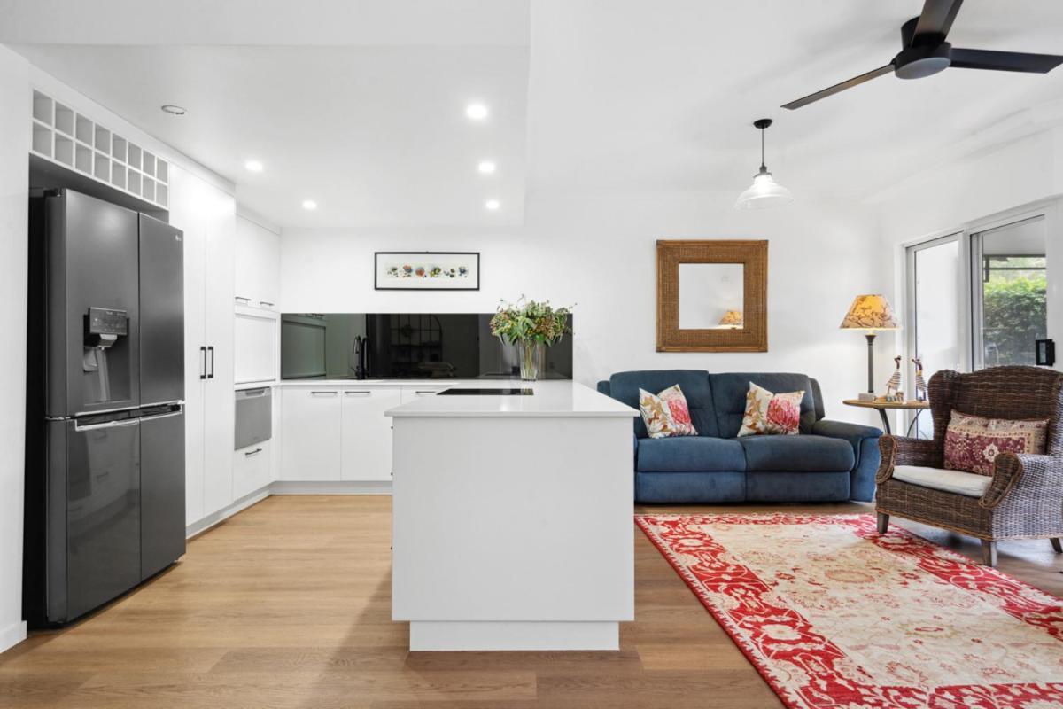 Apartment Stylish River Escape,