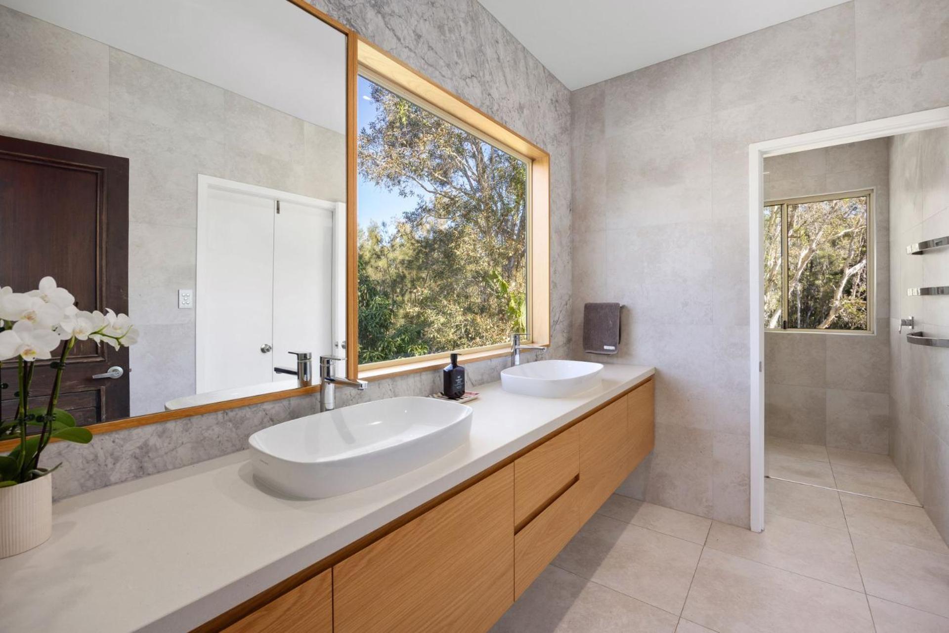 185 Lake Weyba Drive Holiday home *