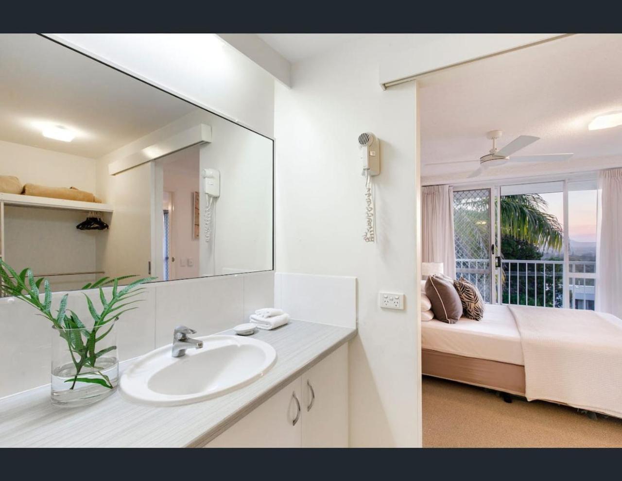 Opulent Hinterland Sunsets Apartment