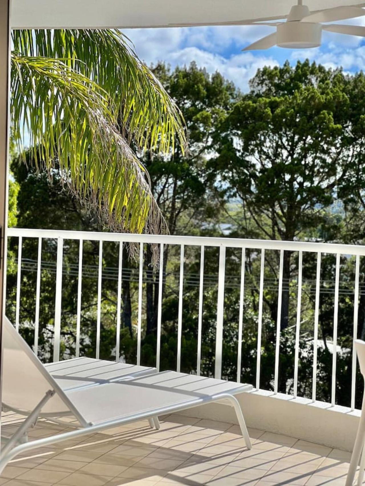 Apartment Opulent Hinterland Sunsets Noosa Heads