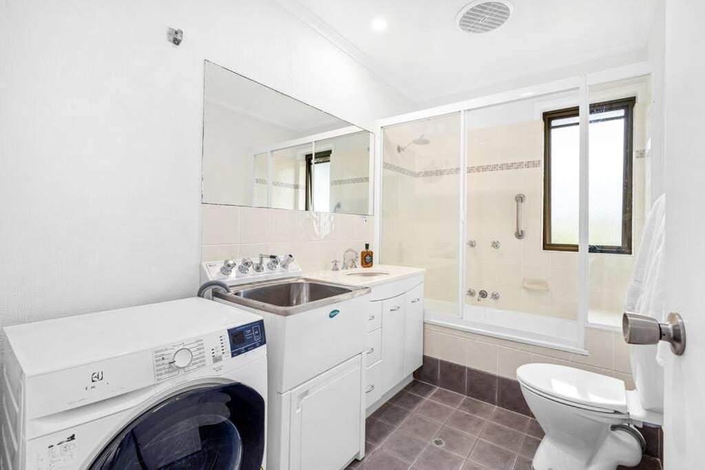 Stylish Poolside Villa, Noosa * Noosaville