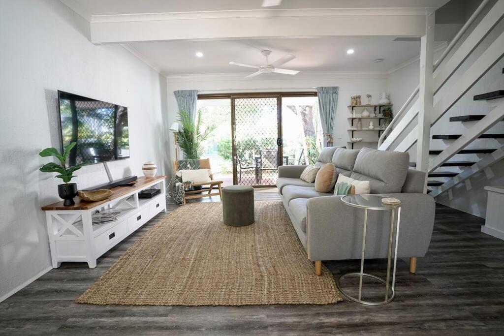 Stylish Poolside Villa, Noosa