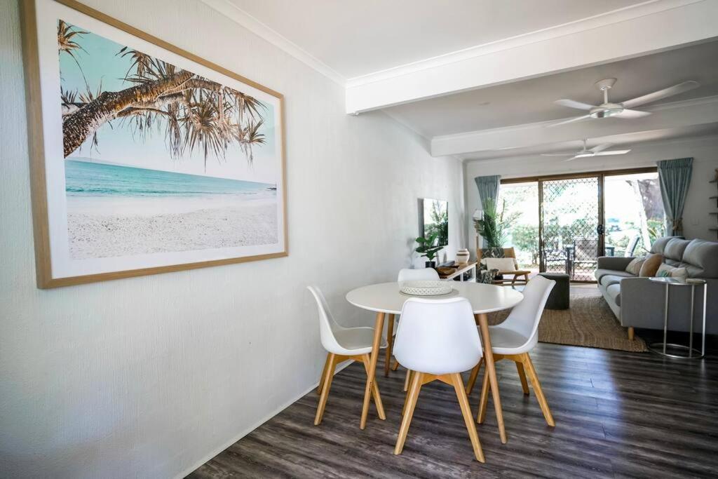 Stylish Poolside Villa, Noosa Apartment Noosaville