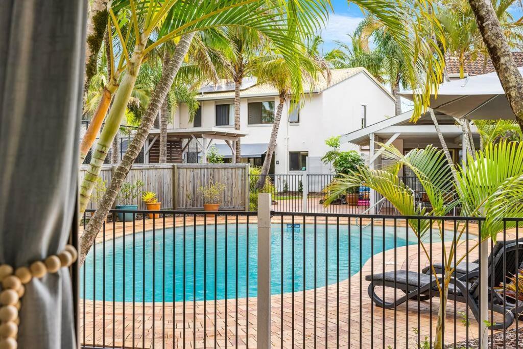 Stylish Poolside Villa, Noosa Noosaville