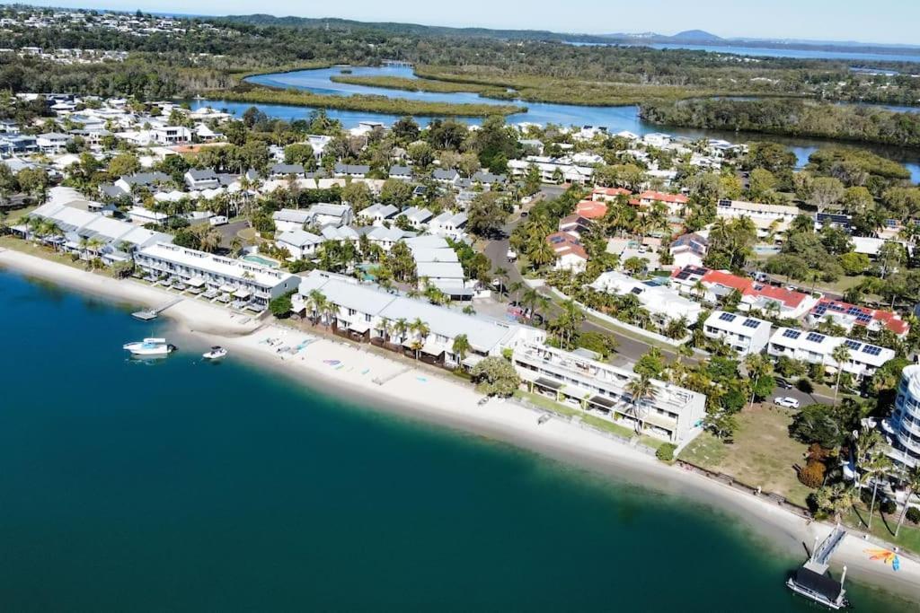 Stylish Poolside Villa, Noosa Apartment Noosaville