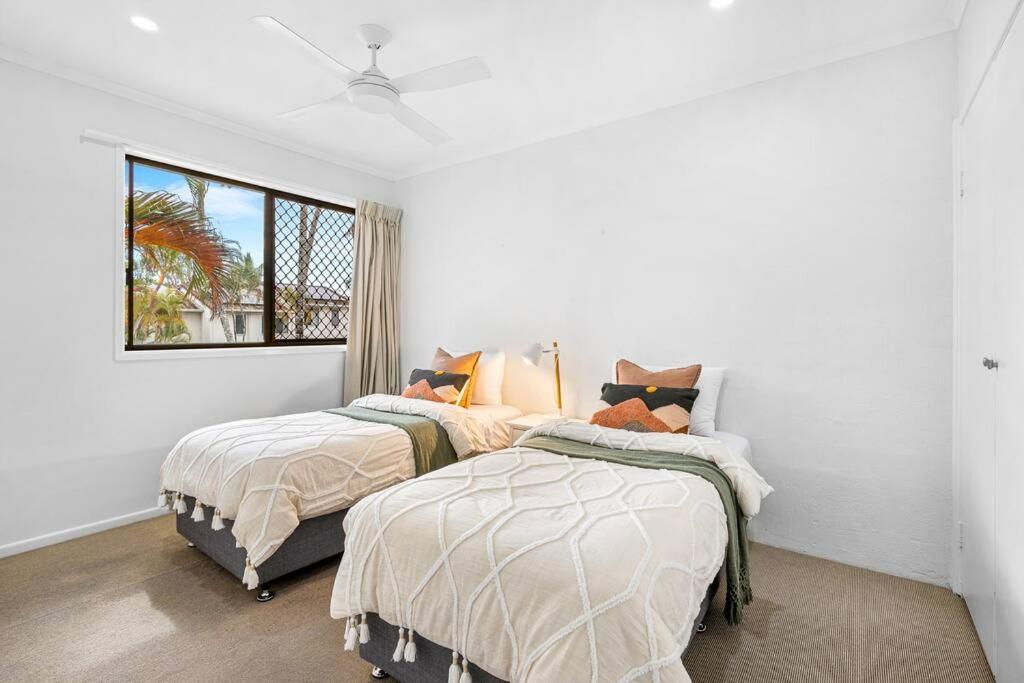 Stylish Poolside Villa, Noosa