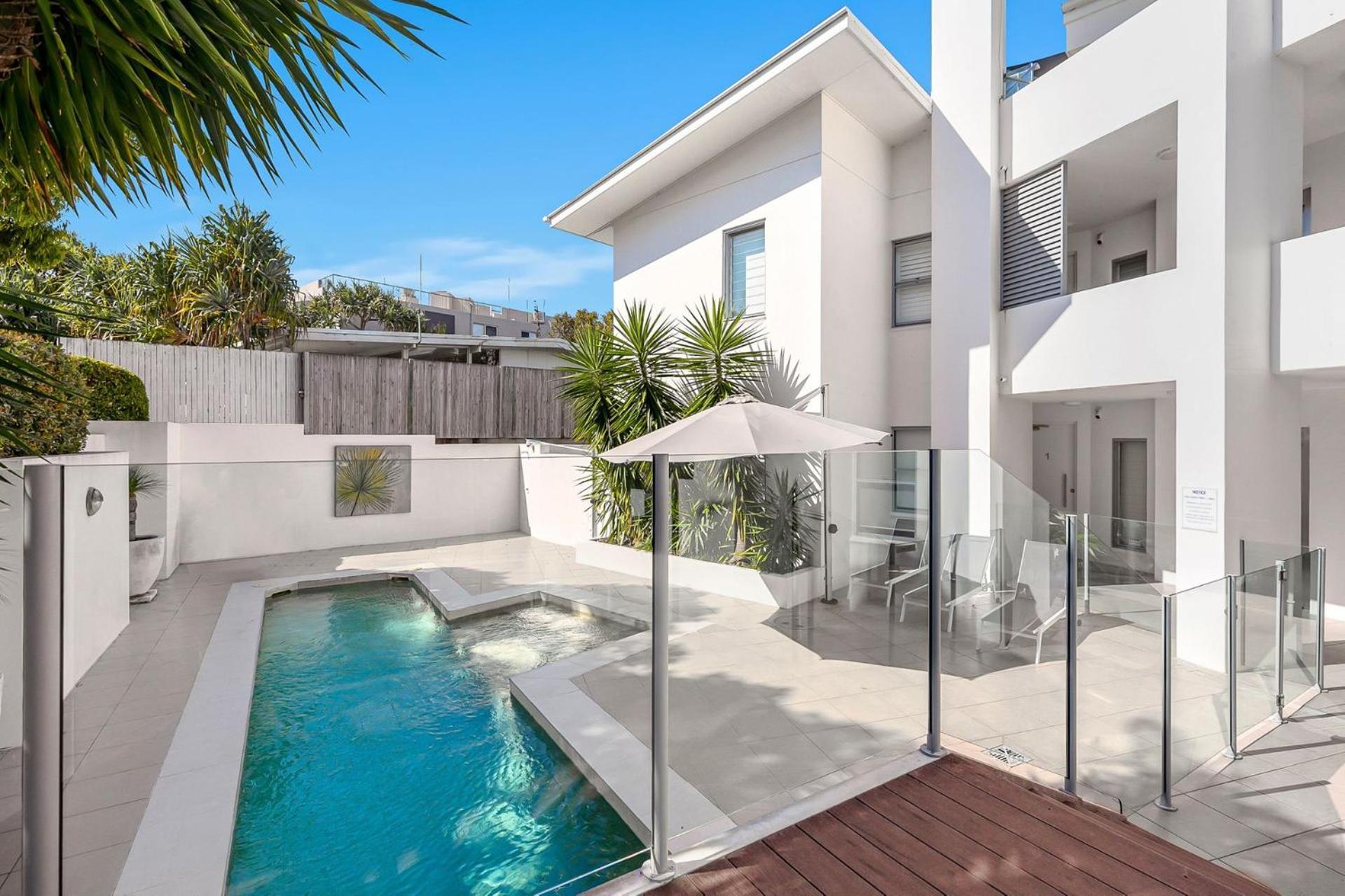 1 Alpha - Lovely And Spacious 3 Bed On One Level Lift Pool Air Con Garden Outlook *