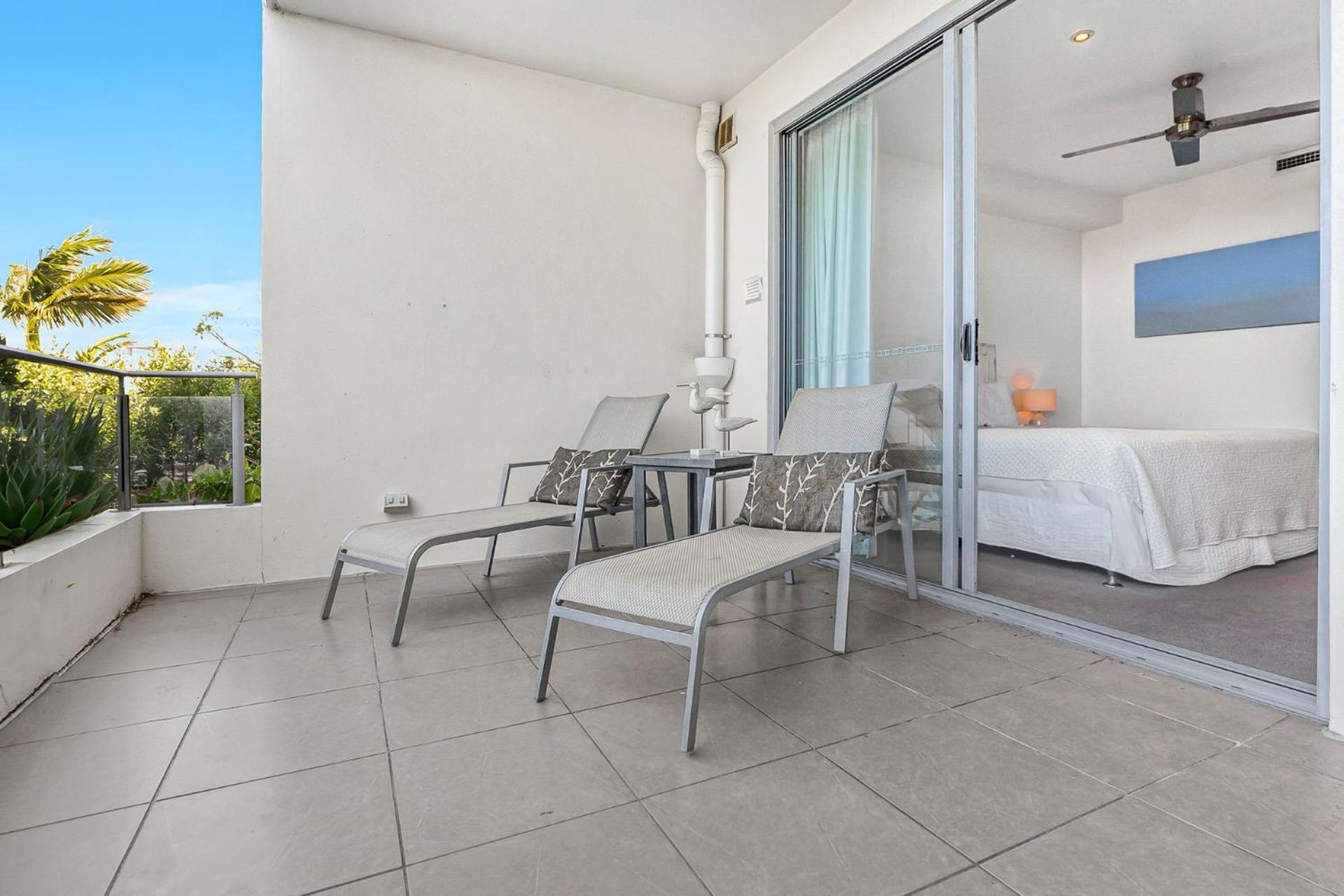 1 Alpha - Lovely And Spacious 3 Bed On One Level Lift Pool Air Con Garden Outlook Apartment