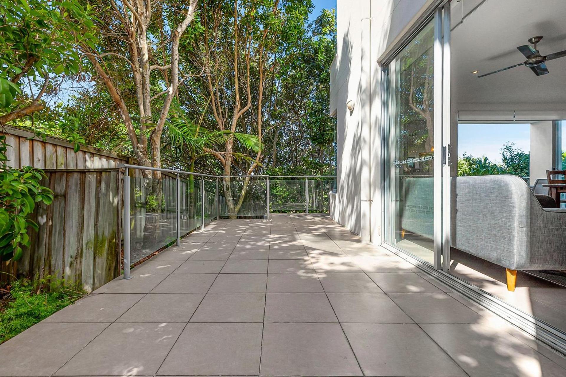 Apartment 1 Alpha - Lovely And Spacious 3 Bed On One Level Lift Pool Air Con Garden Outlook