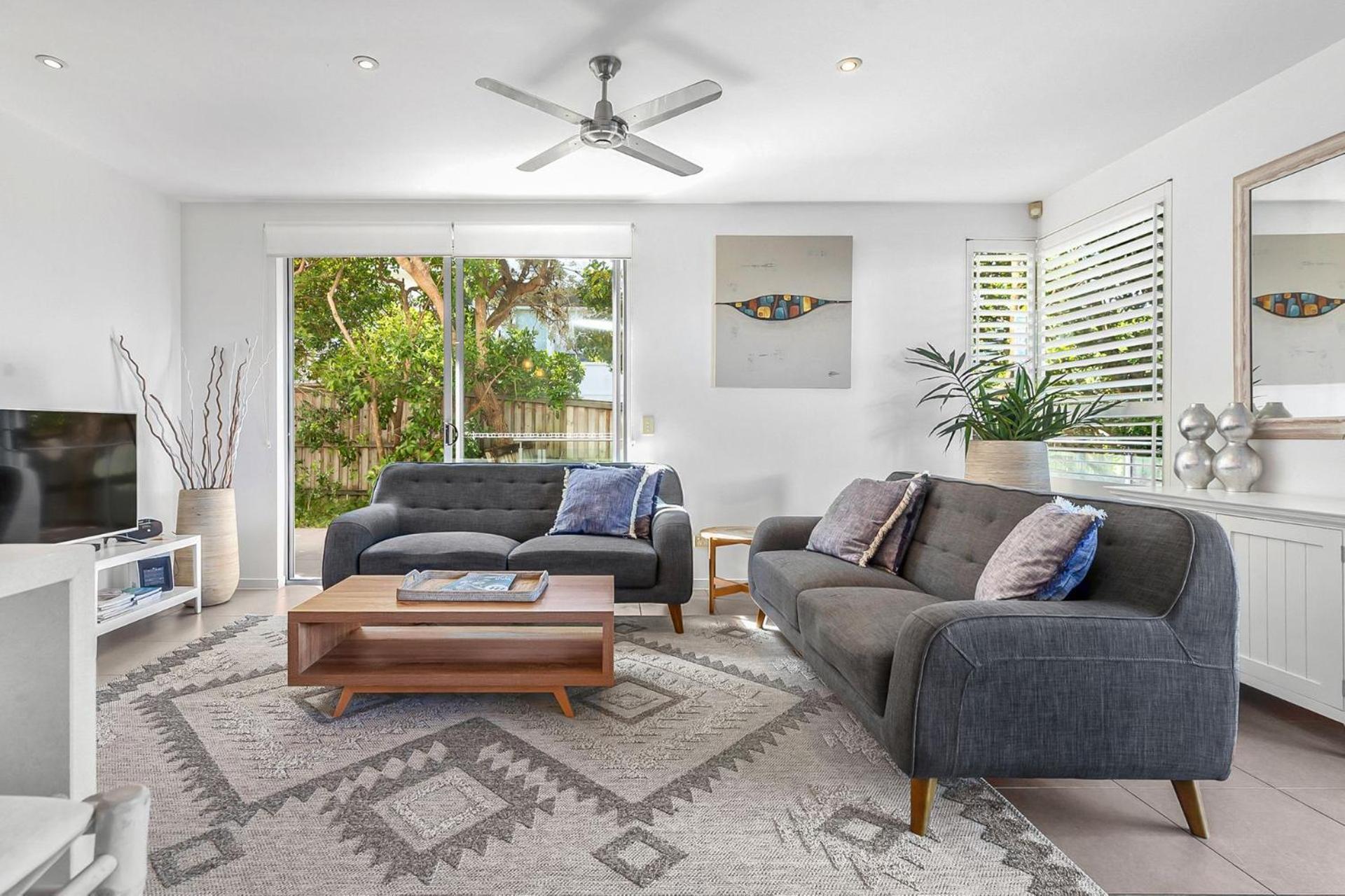 1 Alpha - Lovely And Spacious 3 Bed On One Level Lift Pool Air Con Garden Outlook Apartment *