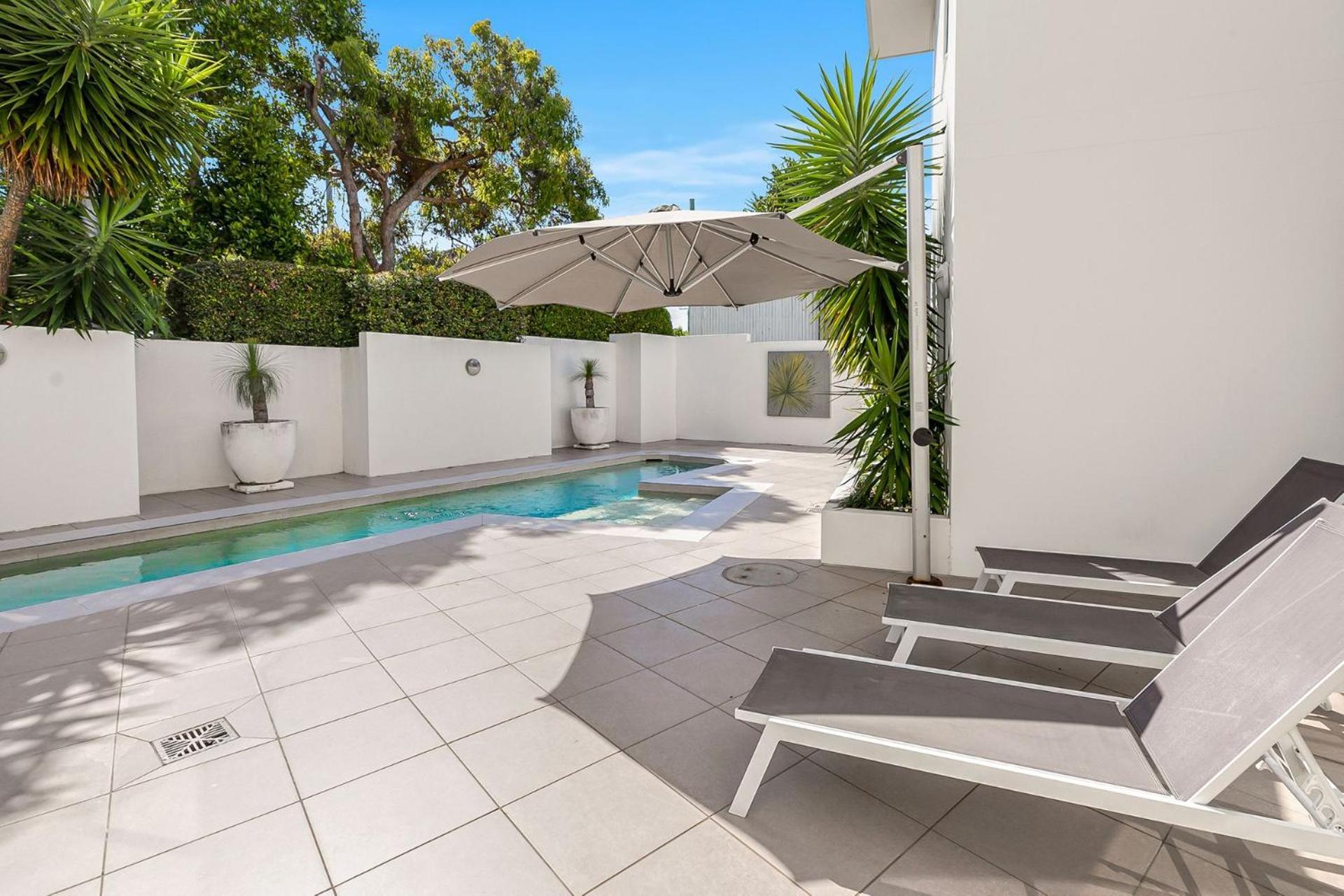 Apartment 1 Alpha - Lovely And Spacious 3 Bed On One Level Lift Pool Air Con Garden Outlook Sunshine Beach