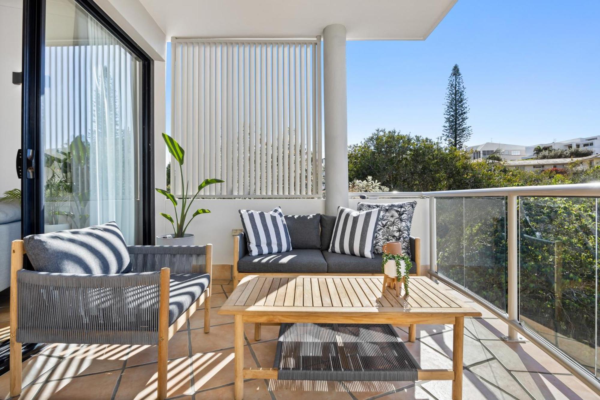 Pristine 2-bed With Pool And Balcony Apartment