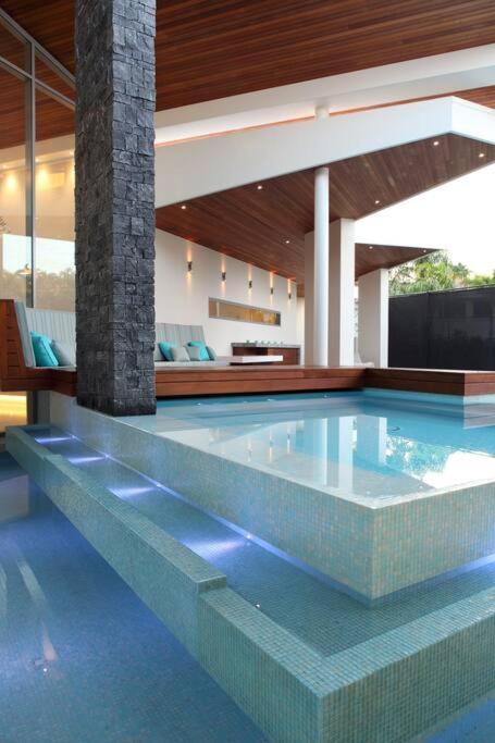 Racquet Retreat By Secret Destinations- Short Walk To Hastings Street Pousada