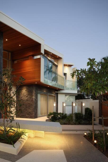 Racquet Retreat By Secret Destinations- Short Walk To Hastings Street *