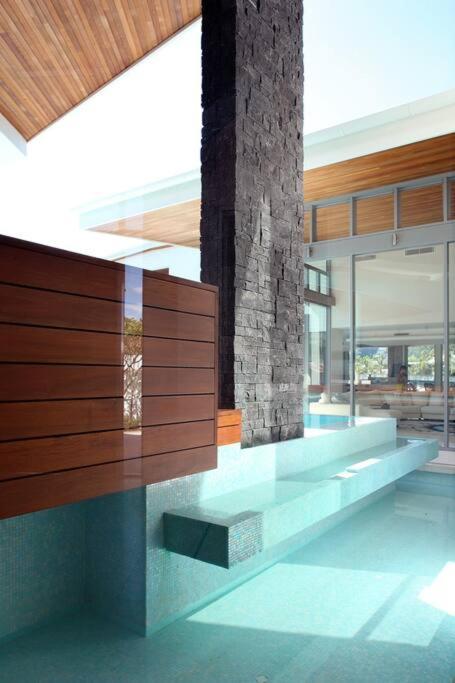 Racquet Retreat By Secret Destinations- Short Walk To Hastings Street Pousada Noosa Heads