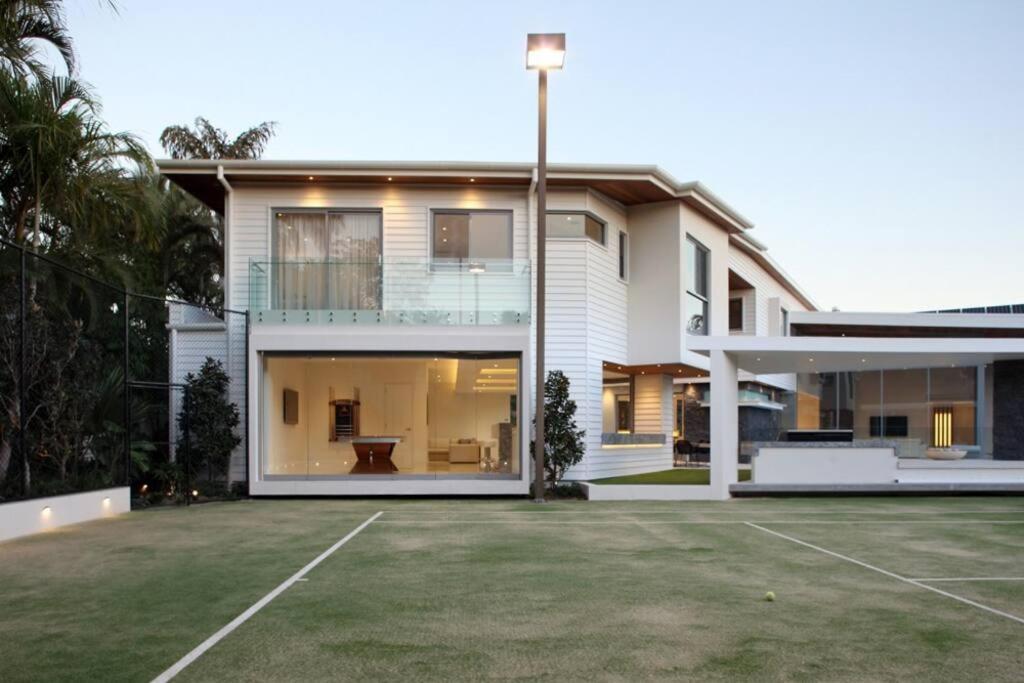 Racquet Retreat By Secret Destinations- Short Walk To Hastings Street