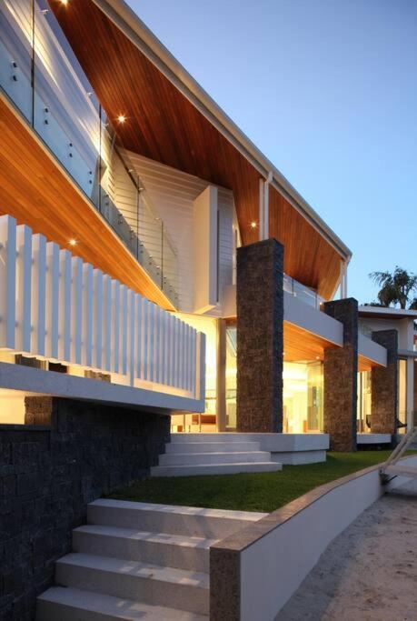 Racquet Retreat By Secret Destinations- Short Walk To Hastings Street *