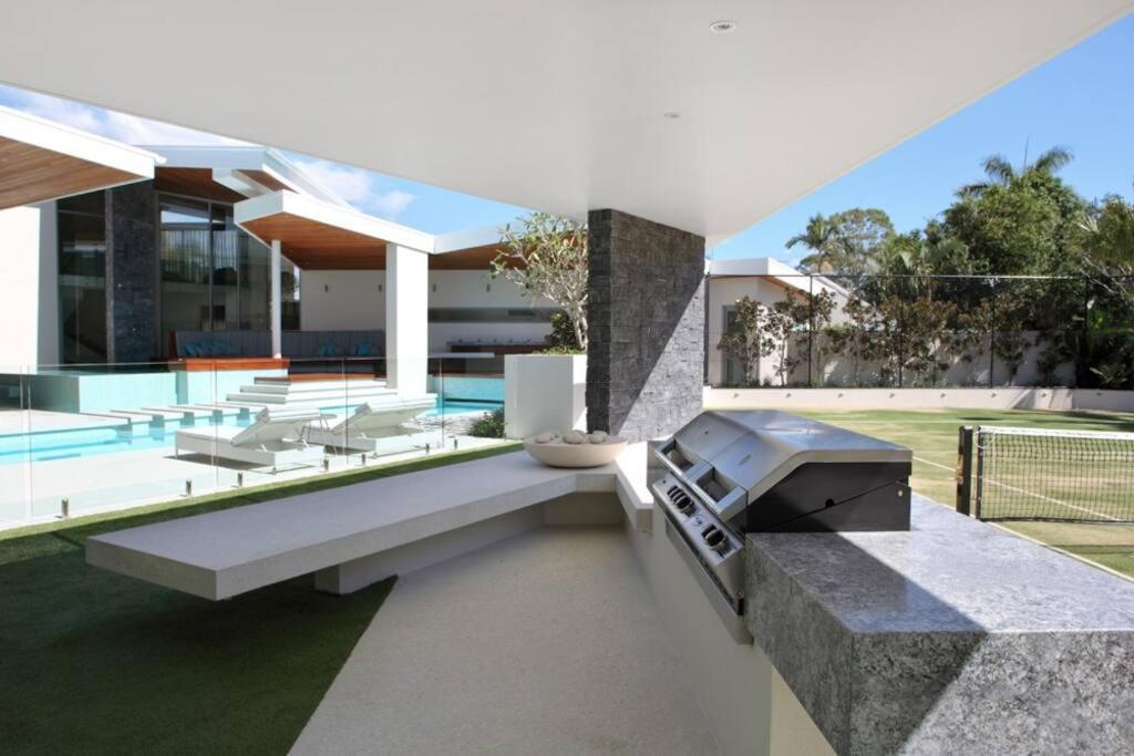 Racquet Retreat By Secret Destinations- Short Walk To Hastings Street *