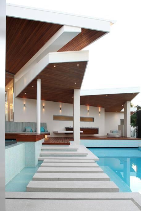 Pousada Racquet Retreat By Secret Destinations- Short Walk To Hastings Street Noosa Heads